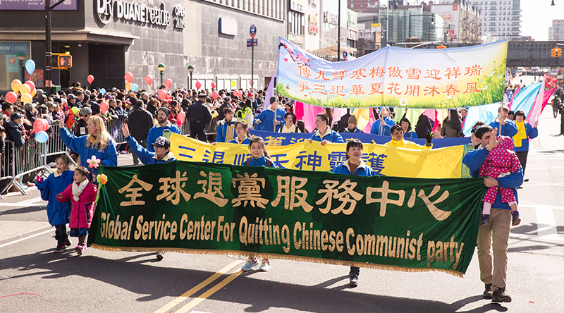 Dịch bệnh mất kiểm soát, người dân Trung Quốc ồ ạt làm ‘tam thoái’ để tự cứu mình (ảnh 1)